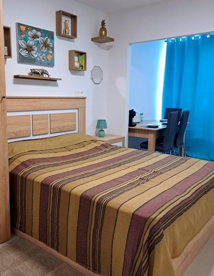 Apartmán Comfortable Studio With Sea View Benidorm Exteriér fotografie